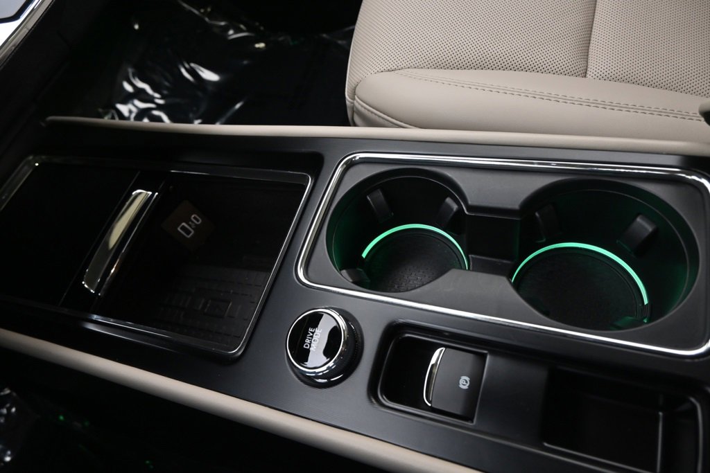 New 2025 Lincoln Corsair Reserve w/ Towing Package image 30