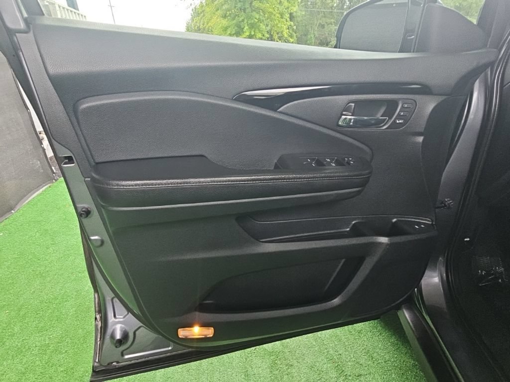 Used 2016 Honda Pilot Touring image 11