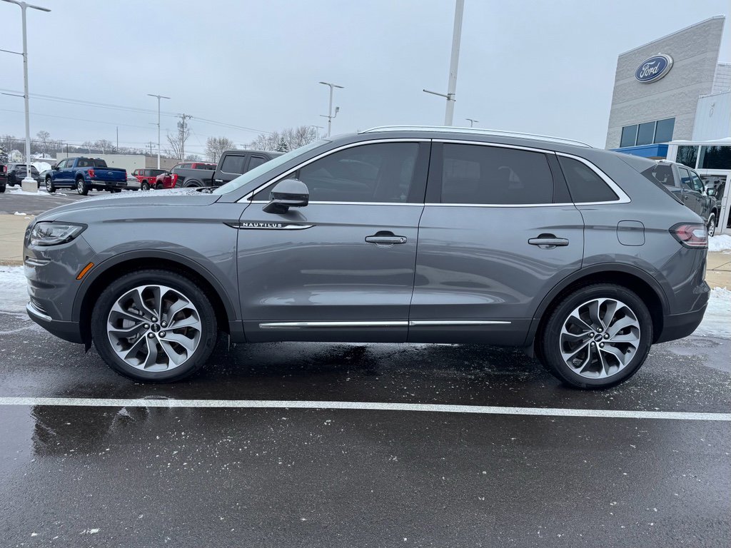 Used 2022 Lincoln Nautilus Reserve AWD/4WD image 5