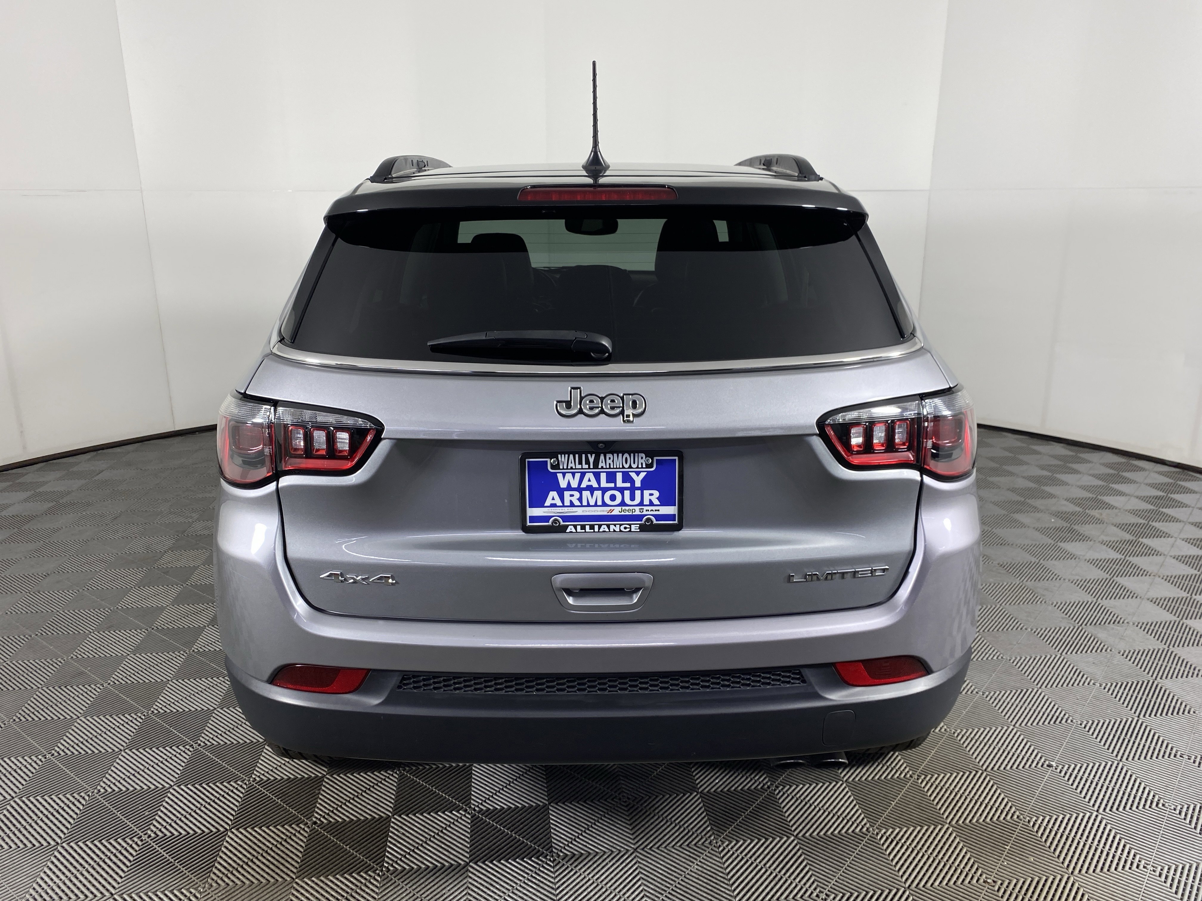 Used 2022 Jeep Compass Limited w/ Sun and Sound Group image 9