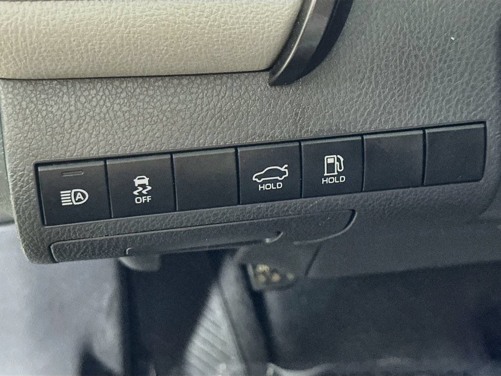 Used 2020 Toyota Camry LE FWD image 21