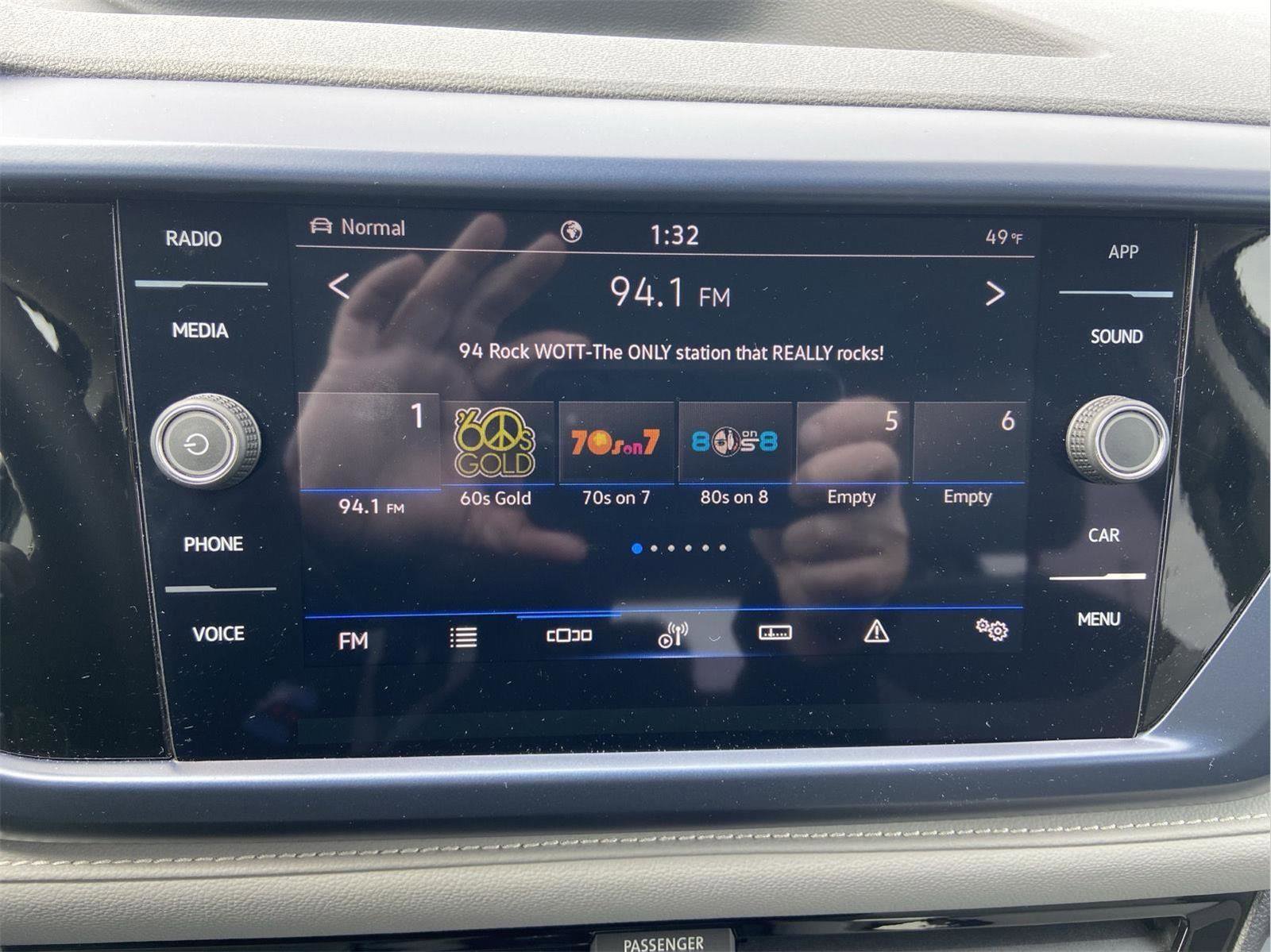 Used 2024 Volkswagen Taos SE image 24