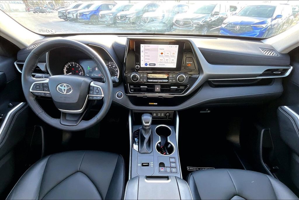 Used 2024 Toyota Highlander LE image 20