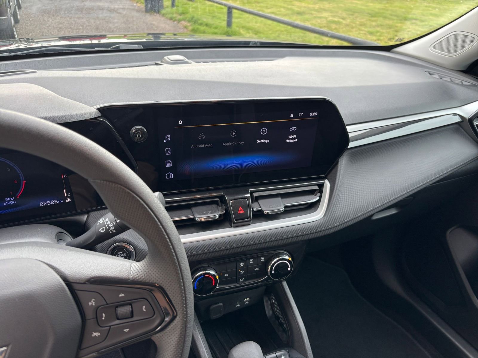 Used 2025 Chevrolet TrailBlazer LT FWD image 17