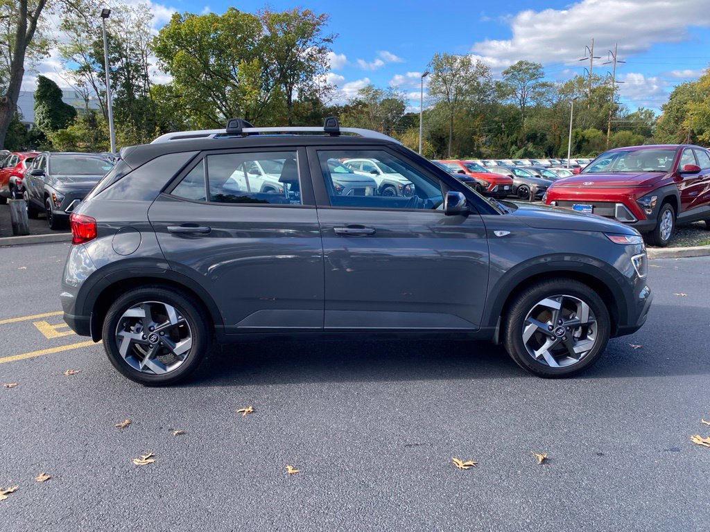 Certified 2024 Hyundai Venue Limited FWD image 2