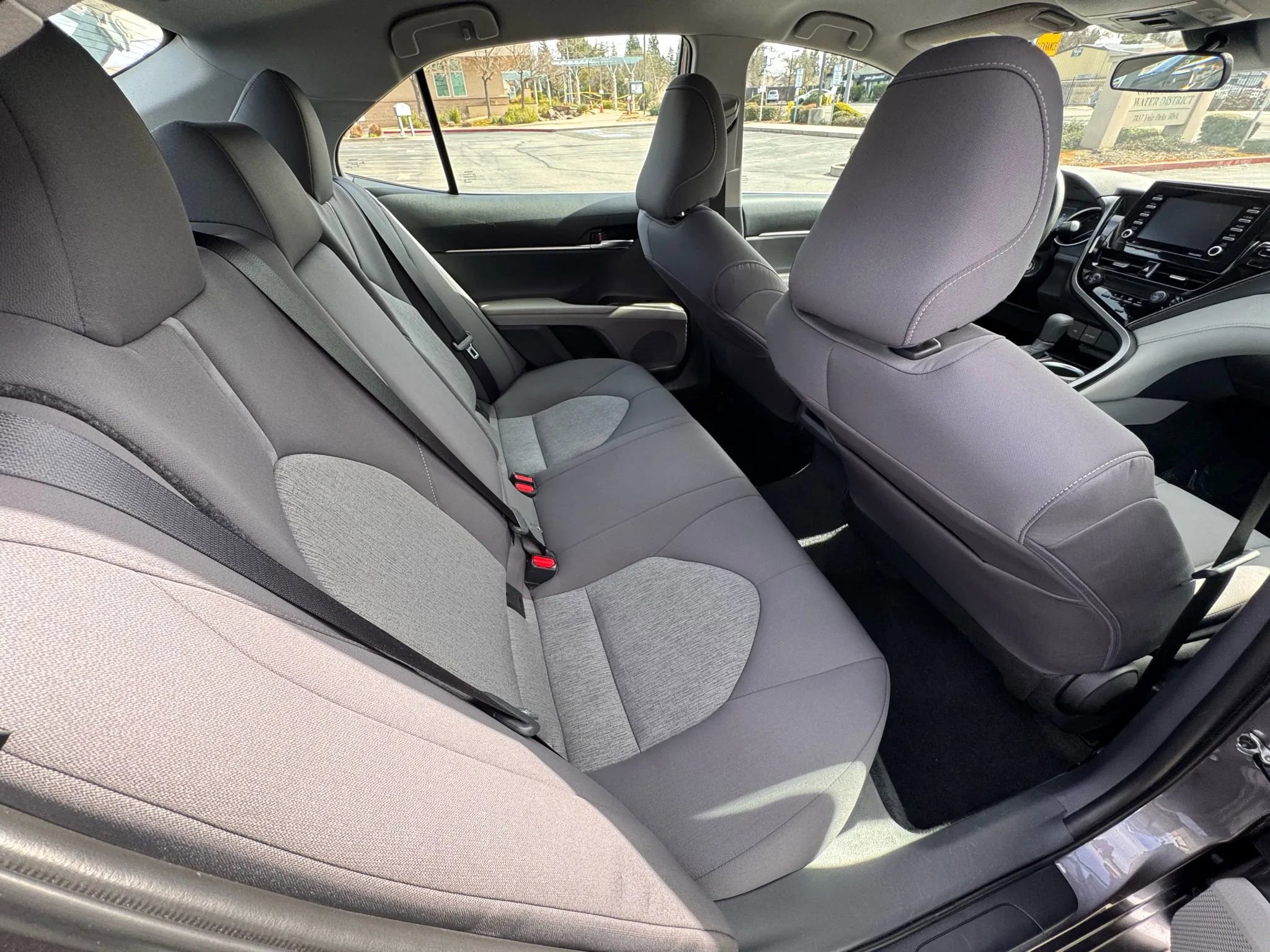 Used 2022 Toyota Camry LE image 14