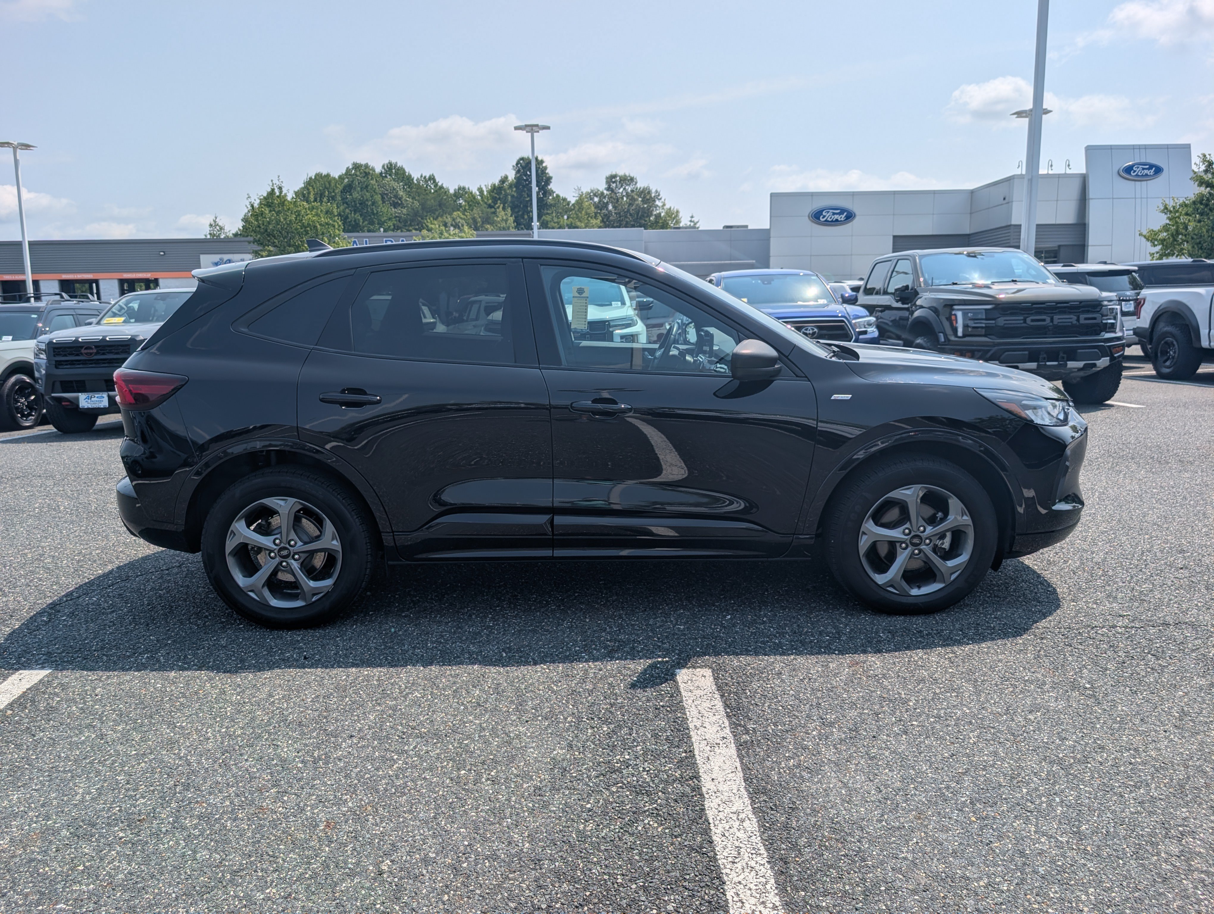Certified 2024 Ford Escape ST-Line AWD/4WD image 3