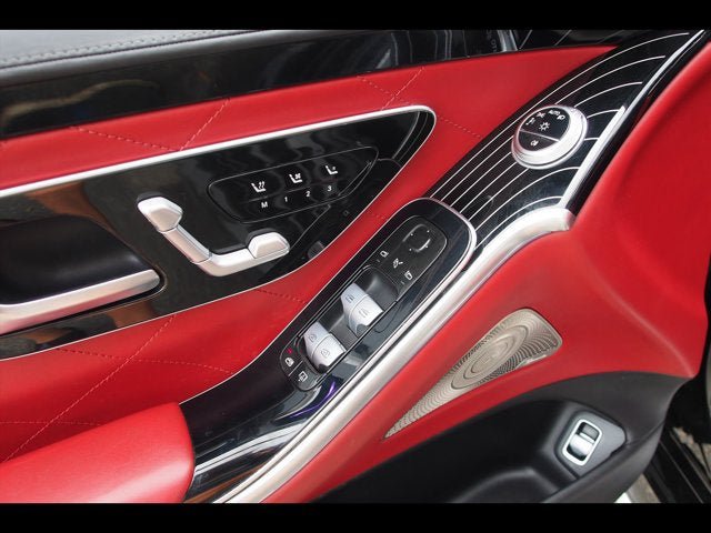 Used 2022 Mercedes-Benz S 580 4MATIC Sedan w/ AMG Line Package image 20