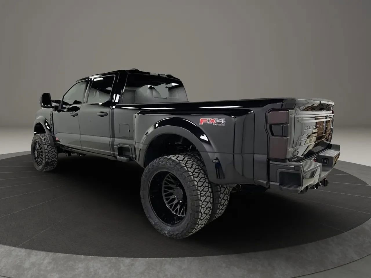 Used 2026 Ford F450 Platinum w/ FX4 Off-Road Package AWD/4WD image 3