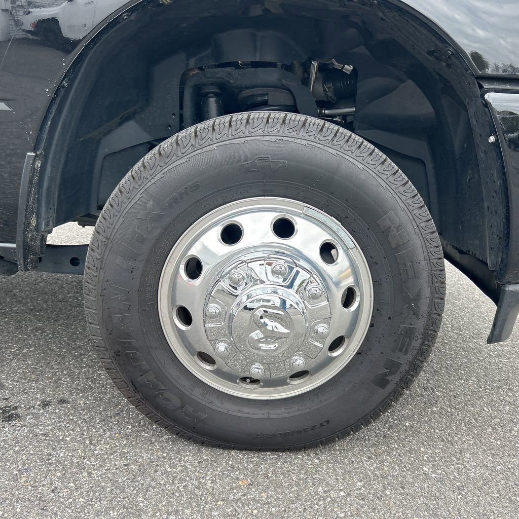Used 2025 RAM 3500 Laramie AWD/4WD image 13