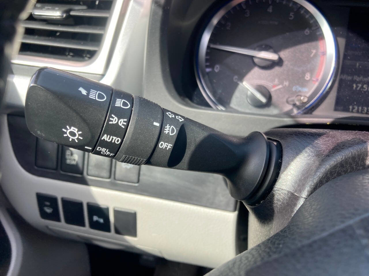 Used 2015 Toyota Highlander Limited image 28