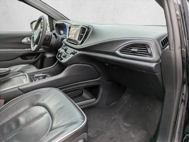 Used 2025 Chrysler Pacifica Limited image 23