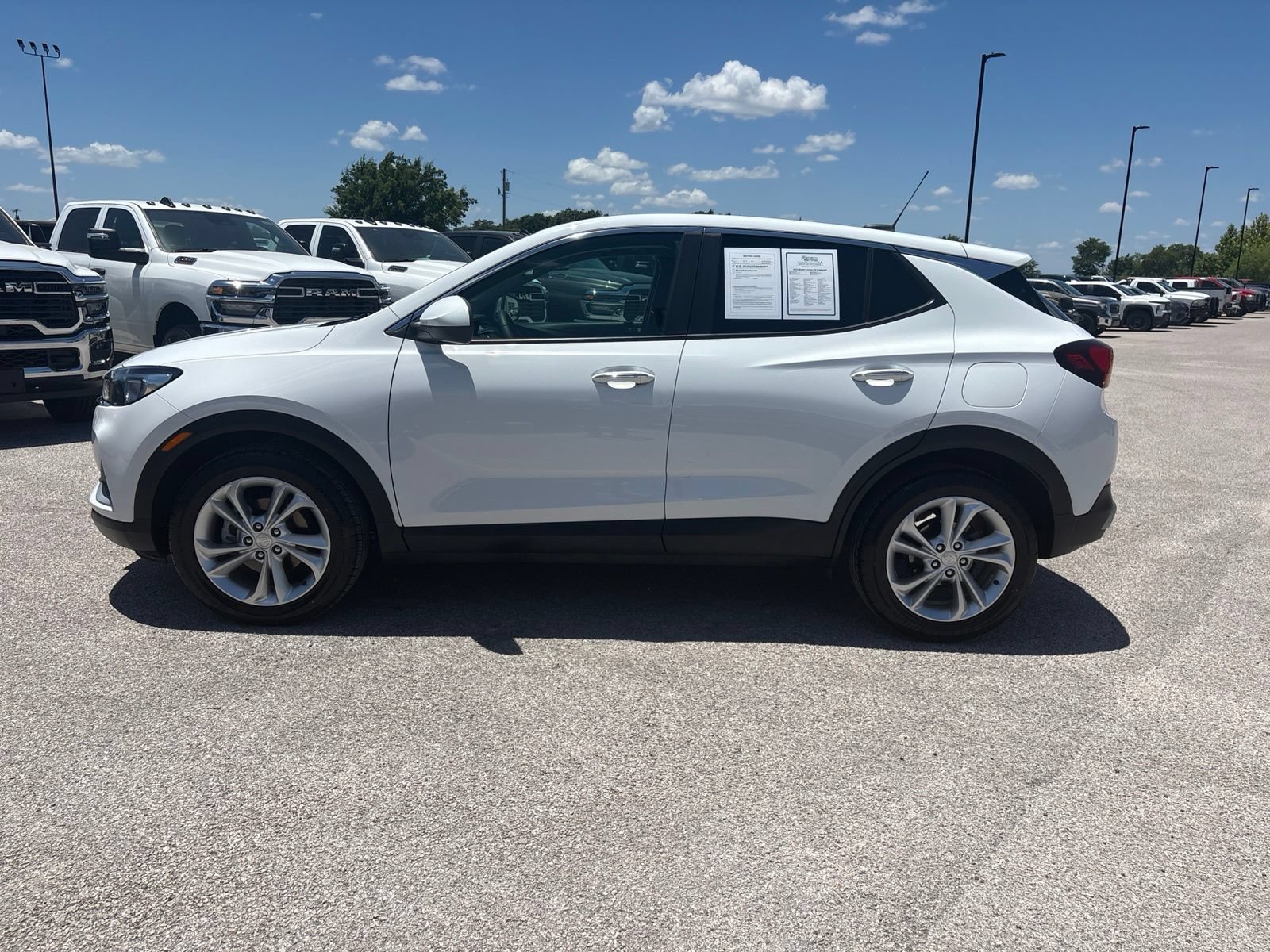 Used 2022 Buick Encore GX Preferred w/ Cold Weather Comfort Package FWD image 2