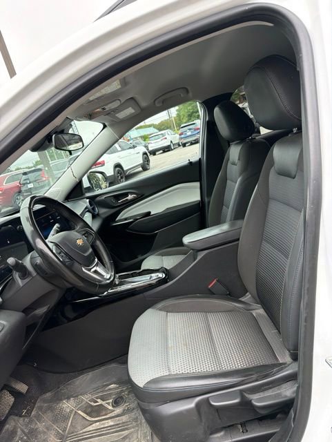 Used 2024 Chevrolet Trax LT w/ Driver Confidence Package FWD image 11