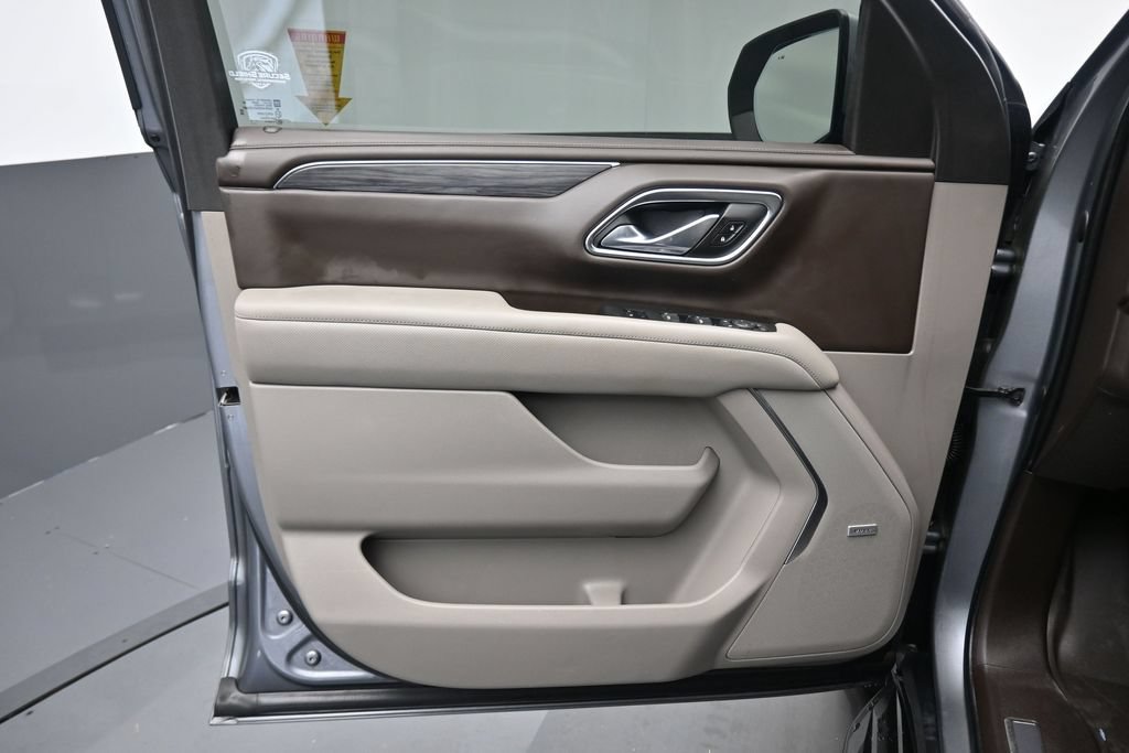 Used 2021 GMC Yukon XL SLT w/ SLT Premium Package AWD/4WD image 9