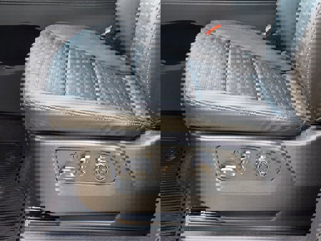 New 2026 Cadillac Escalade ESV Platinum Sport w/ LPO, ONYX Package image 27