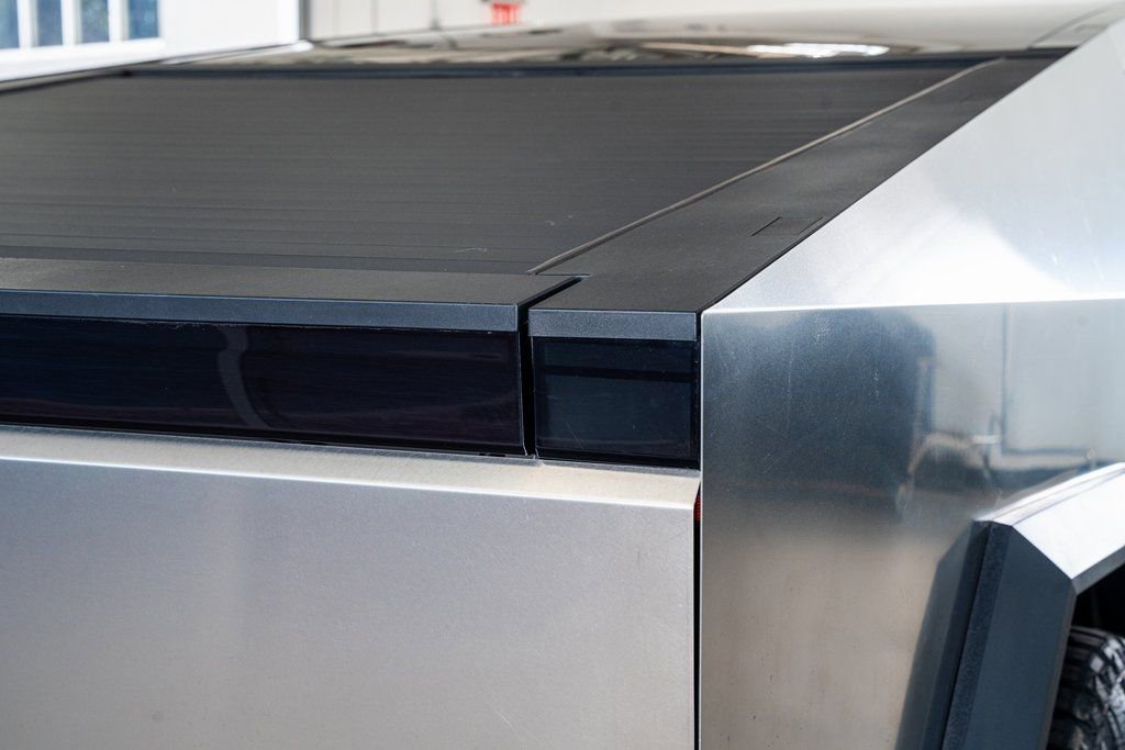 Used 2024 Tesla Cybertruck AWD Crew Cab image 27