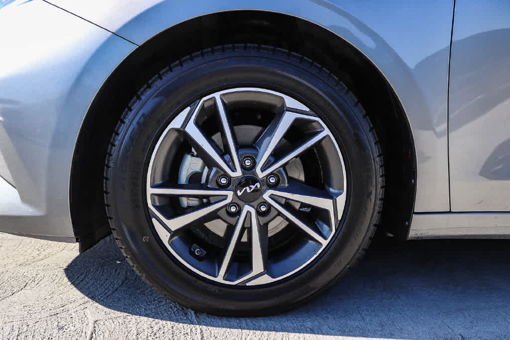 Used 2023 Kia Forte LXS w/ LXS Technology Package FWD image 11