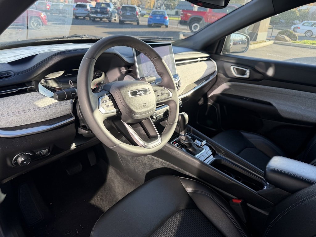 Used 2024 Jeep Compass Latitude image 14