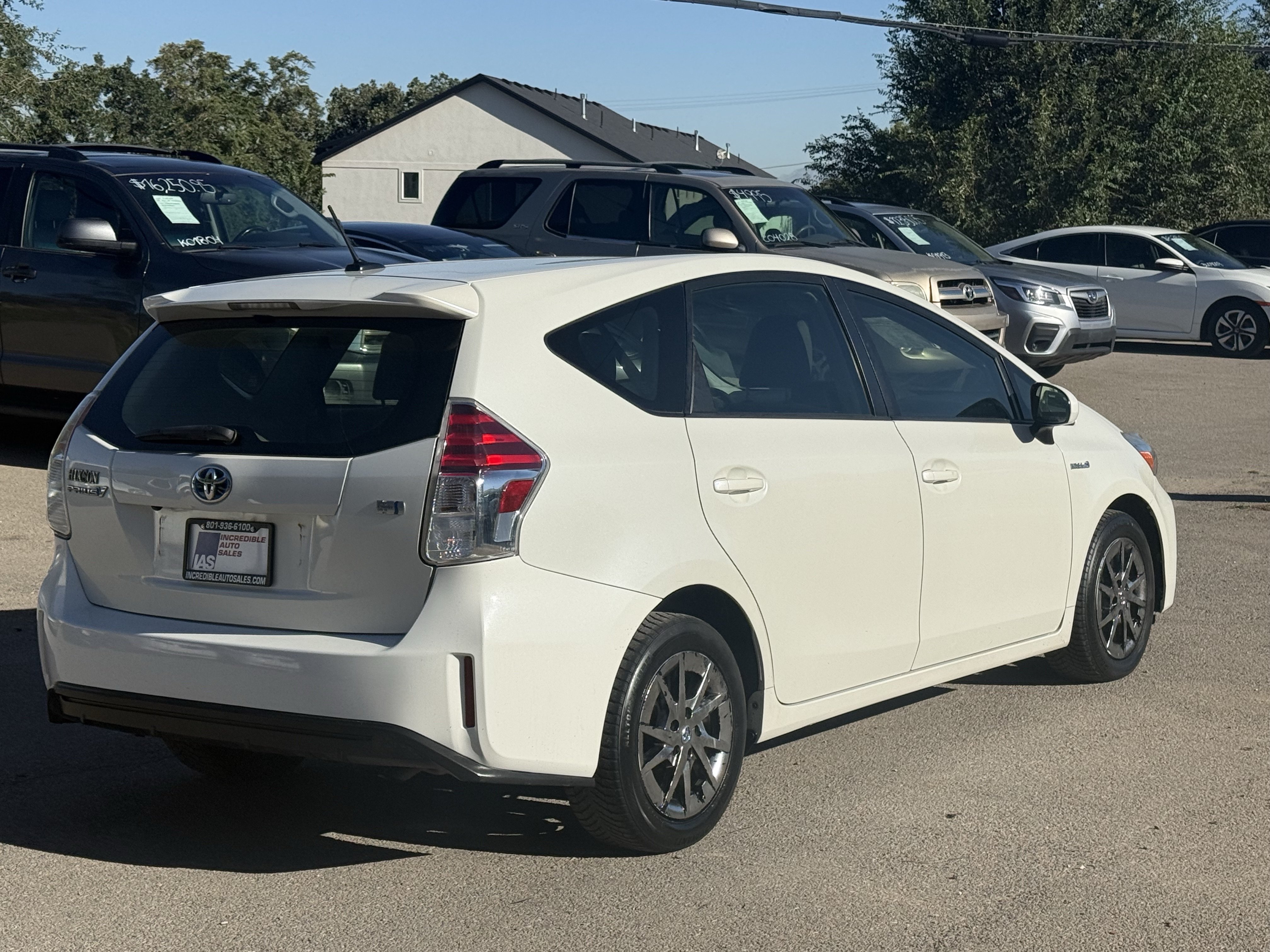 Used 2016 Toyota Prius V Three FWD image 4