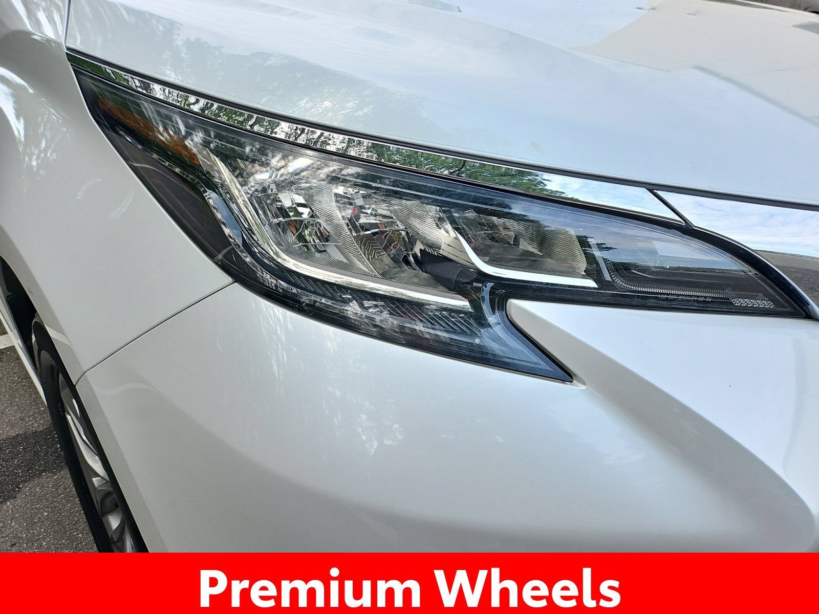 Used 2023 Toyota Sienna XLE FWD image 13