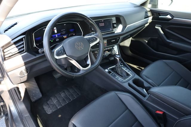 Used 2024 Volkswagen Jetta SE image 12