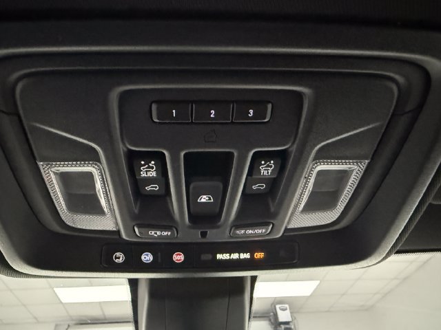 Used 2021 Chevrolet Silverado 1500 High Country w/ Technology Package AWD/4WD image 22