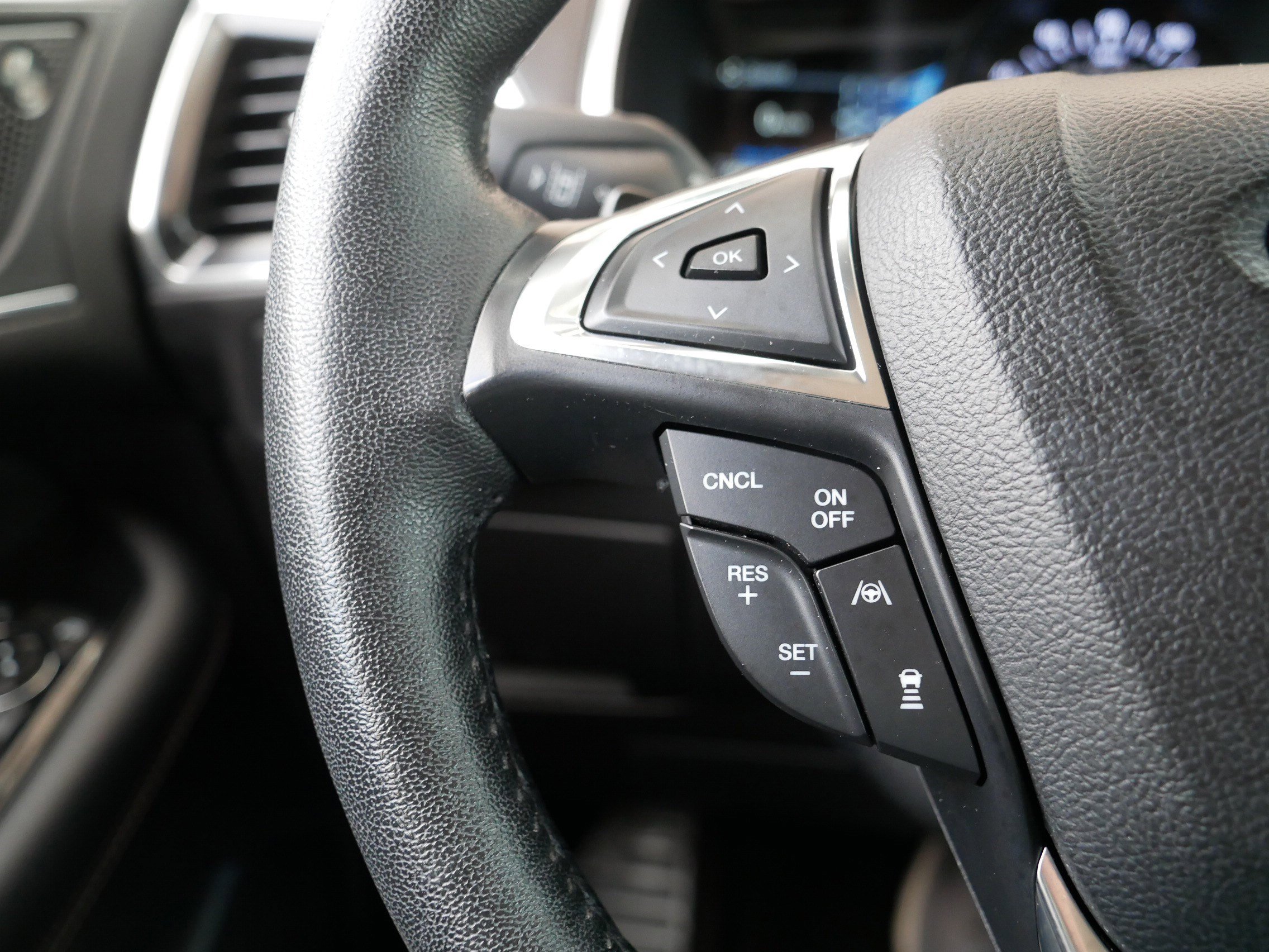 Used 2019 Ford Edge Titanium w/ Equipment Group 301A AWD/4WD image 28