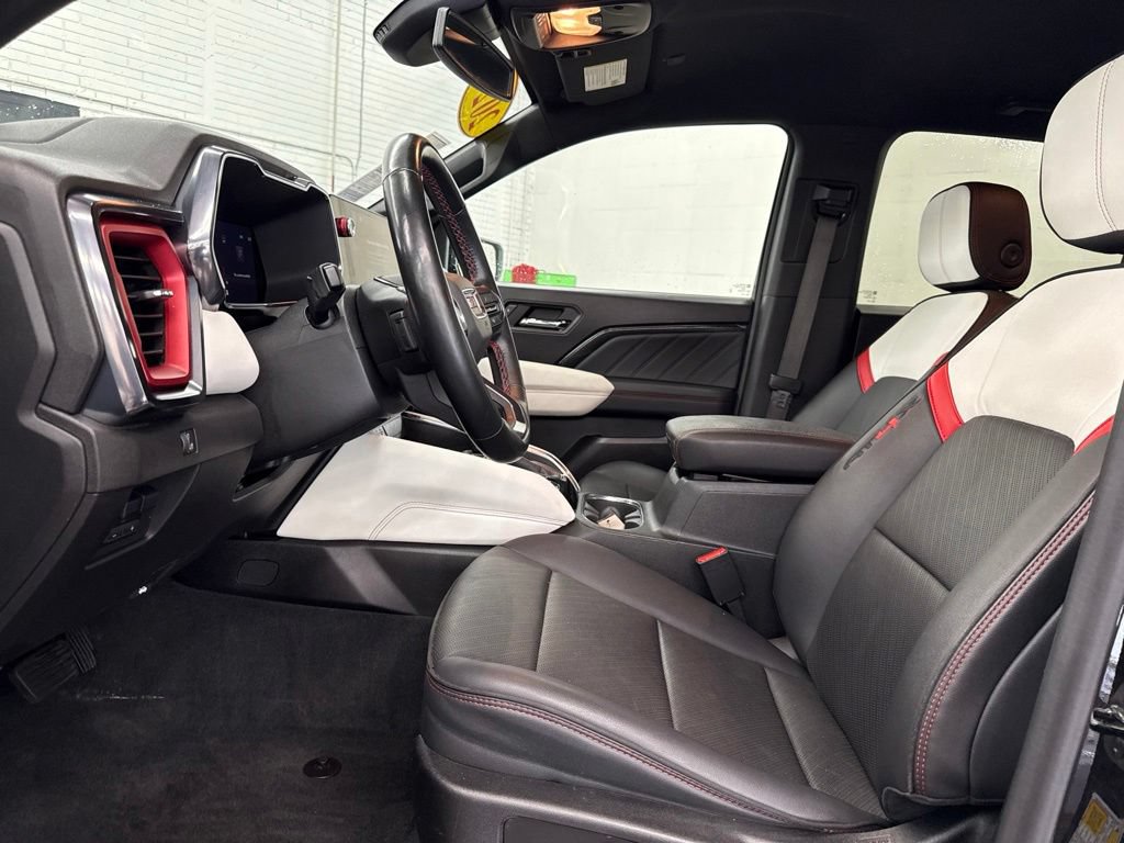 Used 2024 GMC Canyon AT4X AWD/4WD image 9