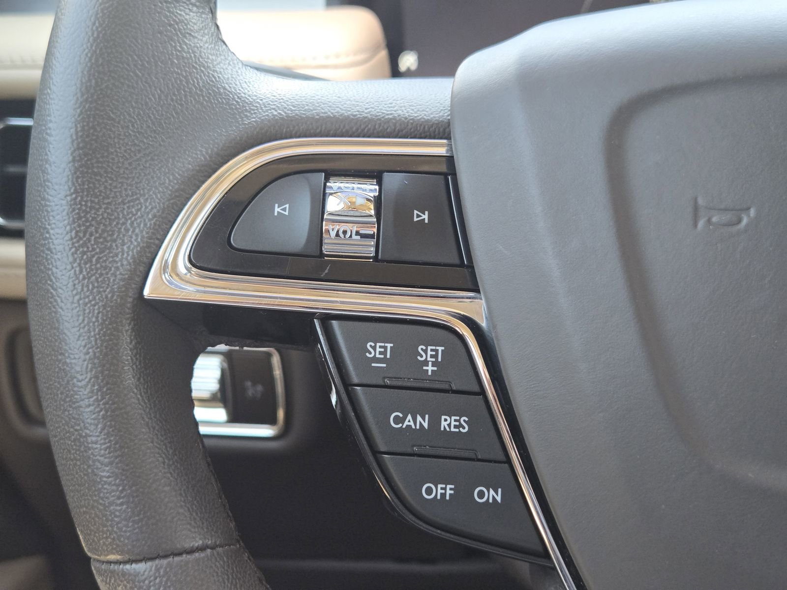 Used 2022 Lincoln Nautilus FWD w/ Premium Package image 30