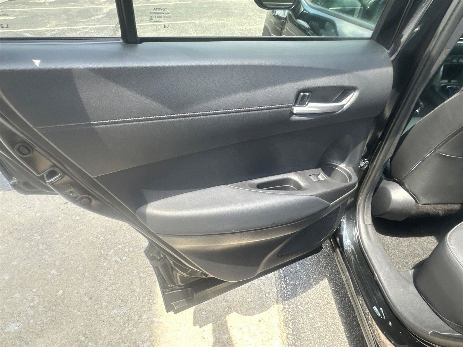 Used 2025 Toyota Corolla Cross XLE FWD image 17