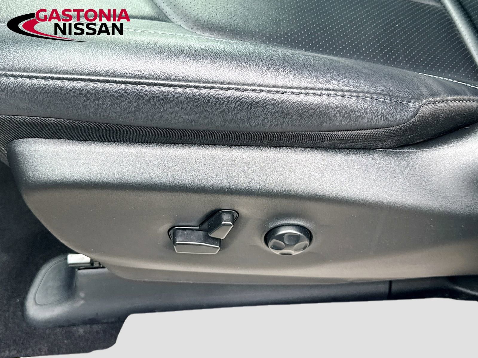 Used 2024 Chrysler Pacifica Touring-L FWD image 25