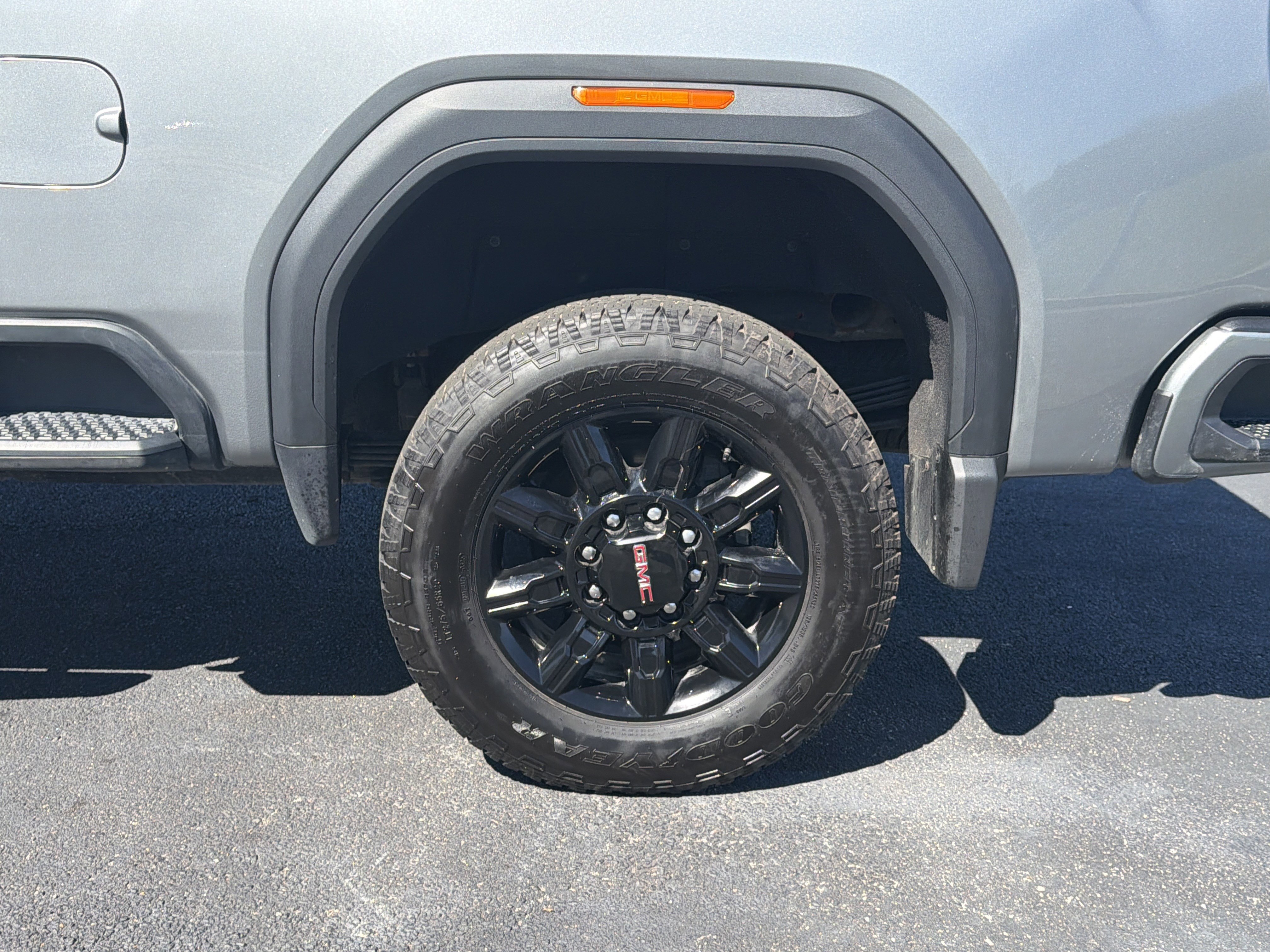 Used 2025 GMC Sierra 2500 AT4 w/ AT4 Premium Plus Package image 25