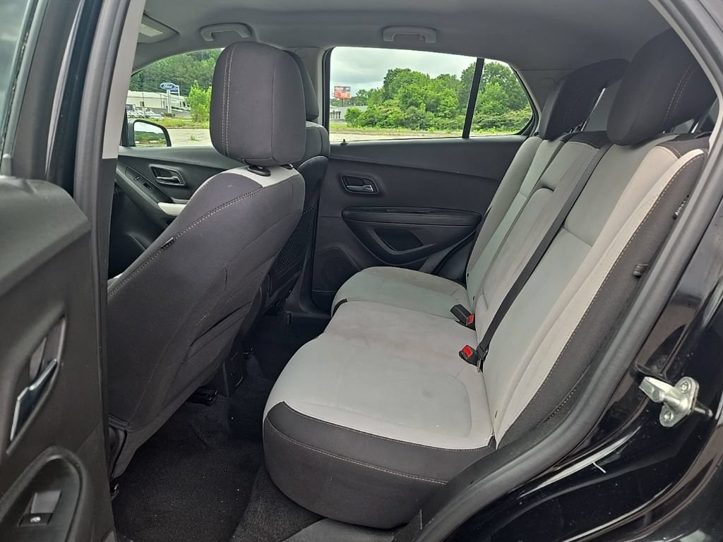 Used 2020 Chevrolet Trax LS FWD image 17