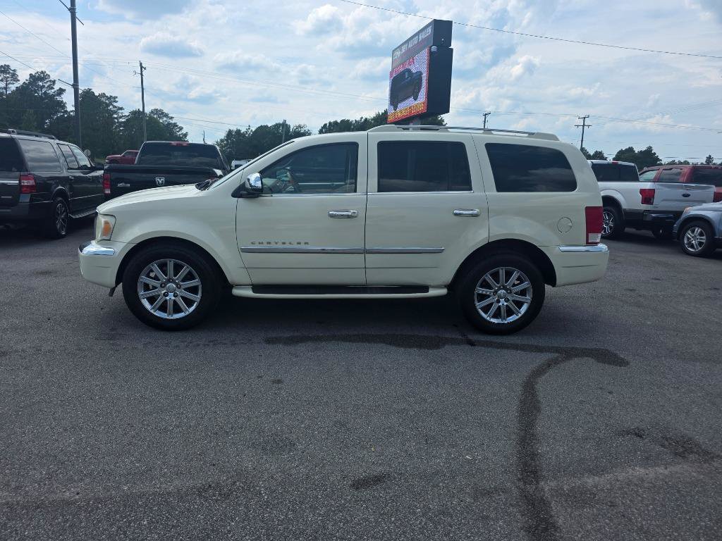 Used 2009 Chrysler Aspen Limited RWD image 2