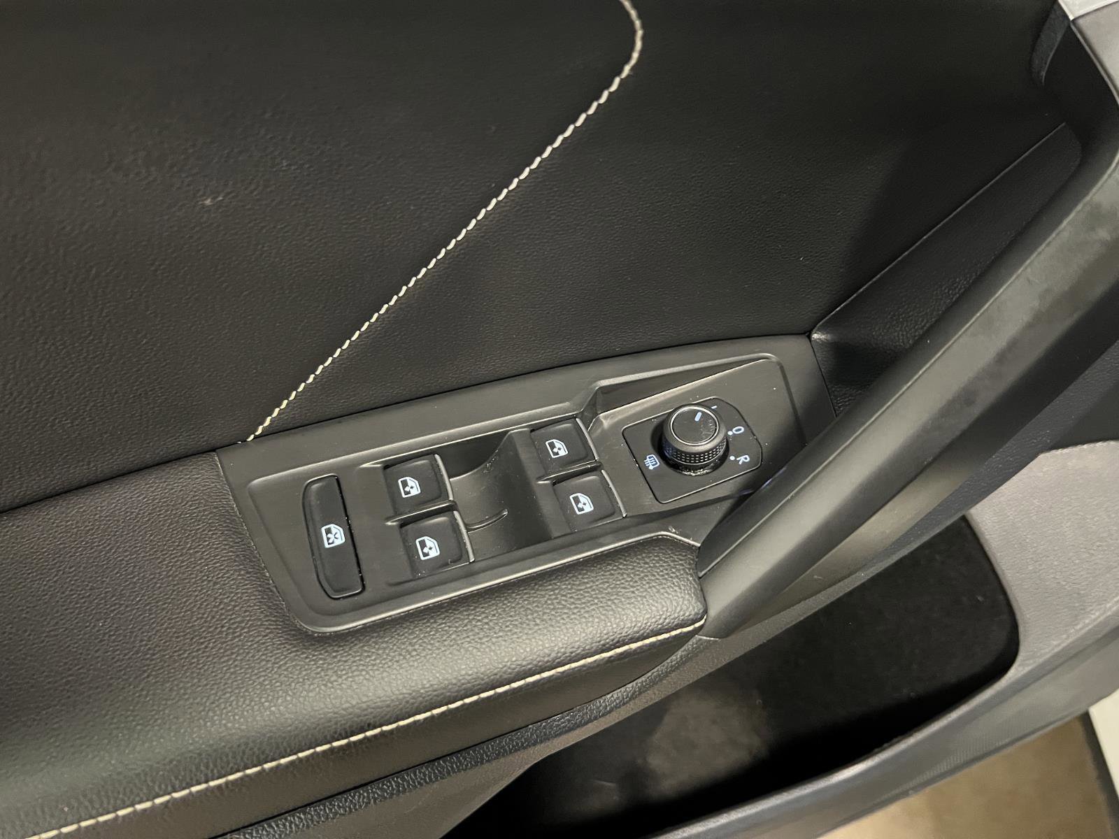 Used 2023 Volkswagen Tiguan SE image 27