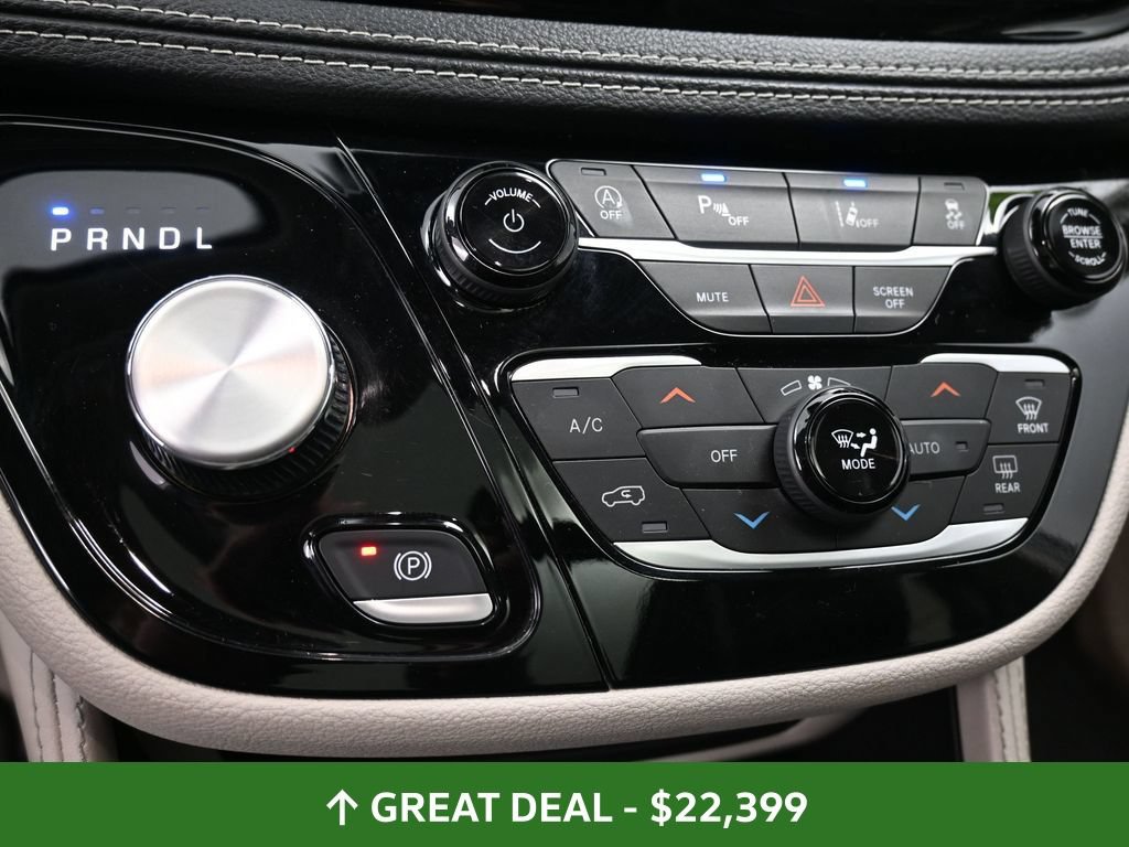 Used 2023 Chrysler Pacifica Limited FWD image 34