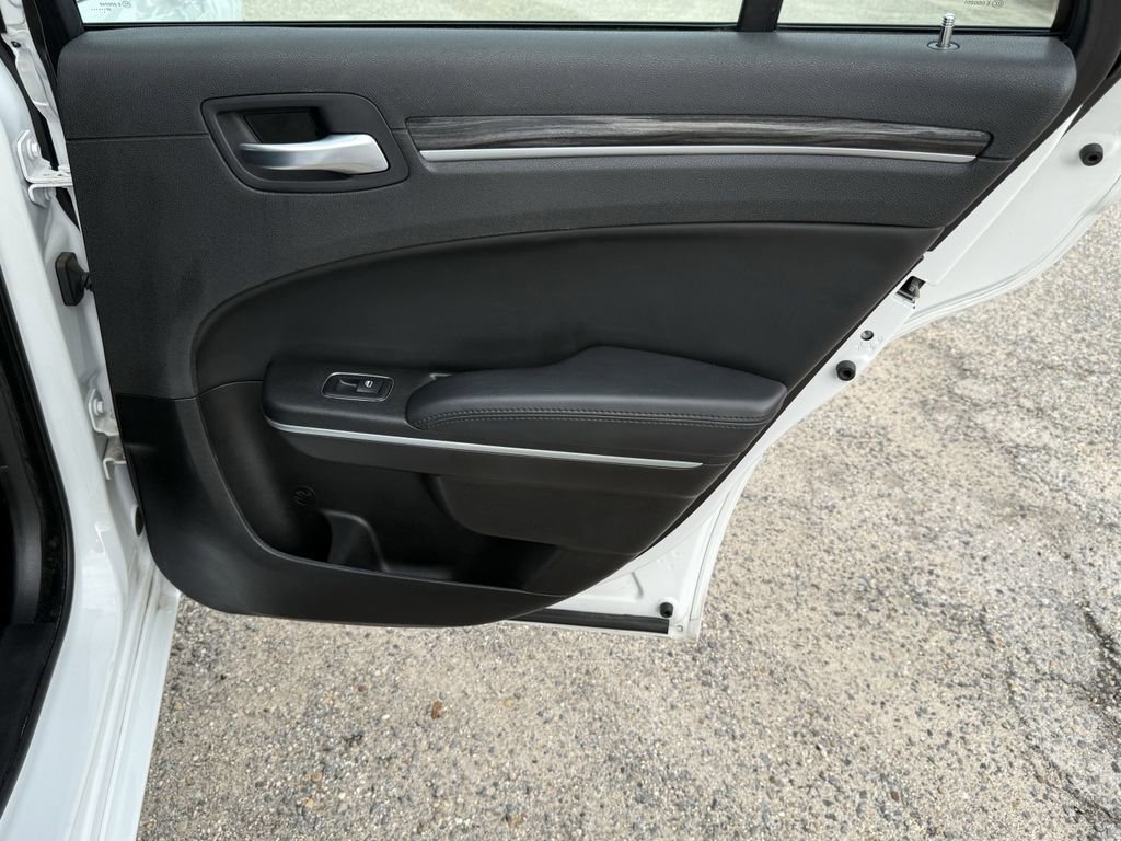 Used 2022 Chrysler 300 Touring image 35