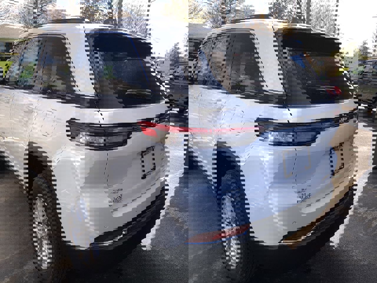 New 2026 Jeep Grand Cherokee Laredo image 12