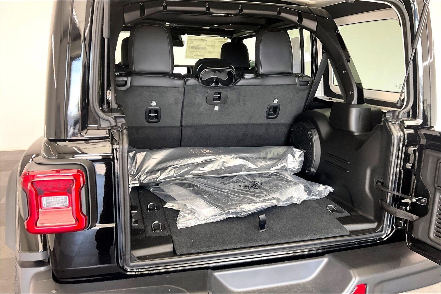 New 2026 Jeep Wrangler Unlimited Rubicon AWD/4WD image 11