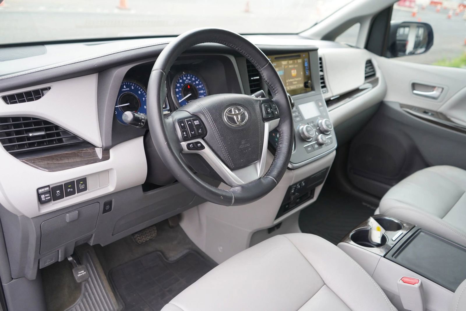 Used 2015 Toyota Sienna FWD image 8