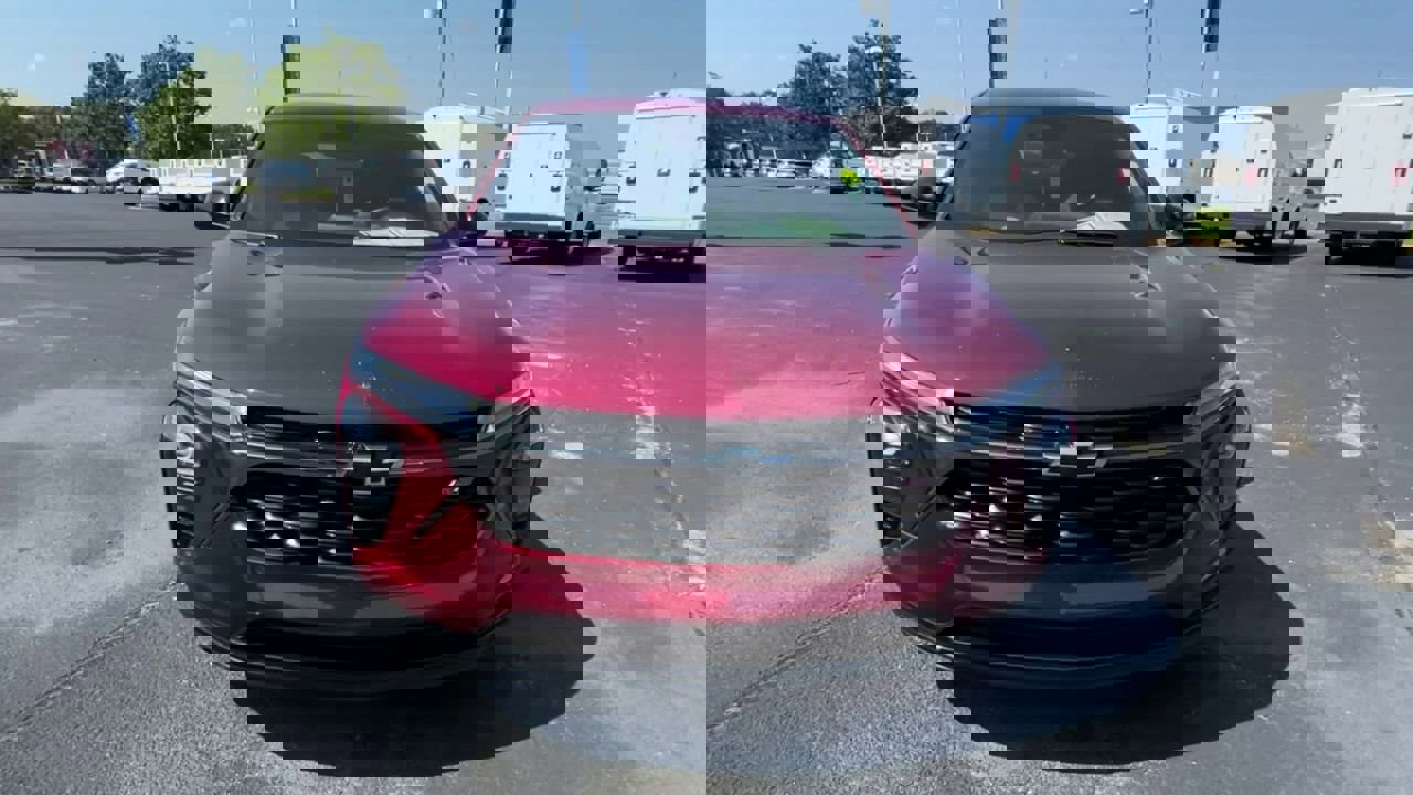 Used 2024 Chevrolet Trax RS w/ Sunroof Package image 3