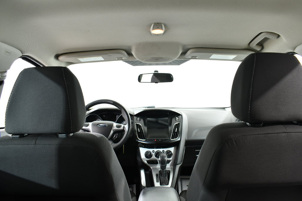 Used 2013 Ford Focus SE w/ SE Winter Pkg FWD image 17