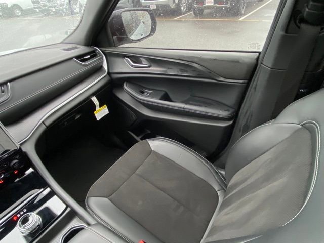 Used 2024 Jeep Grand Cherokee L Altitude image 27