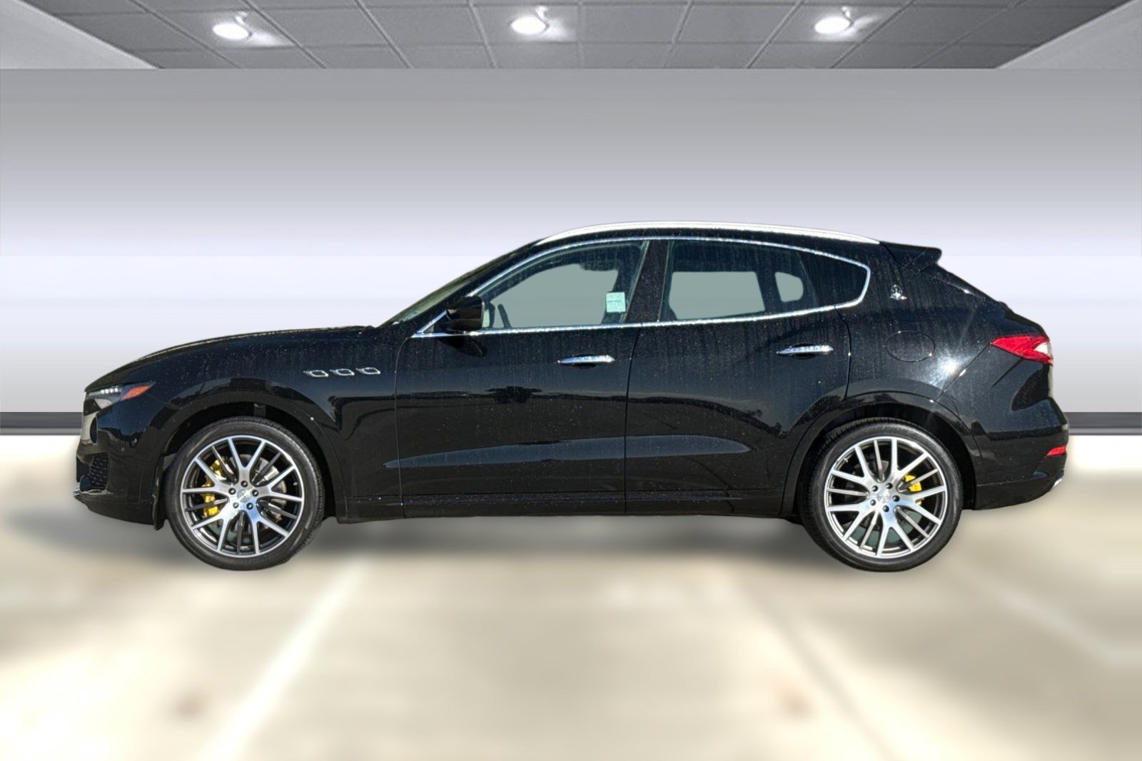 Used 2017 Maserati Levante S image 2