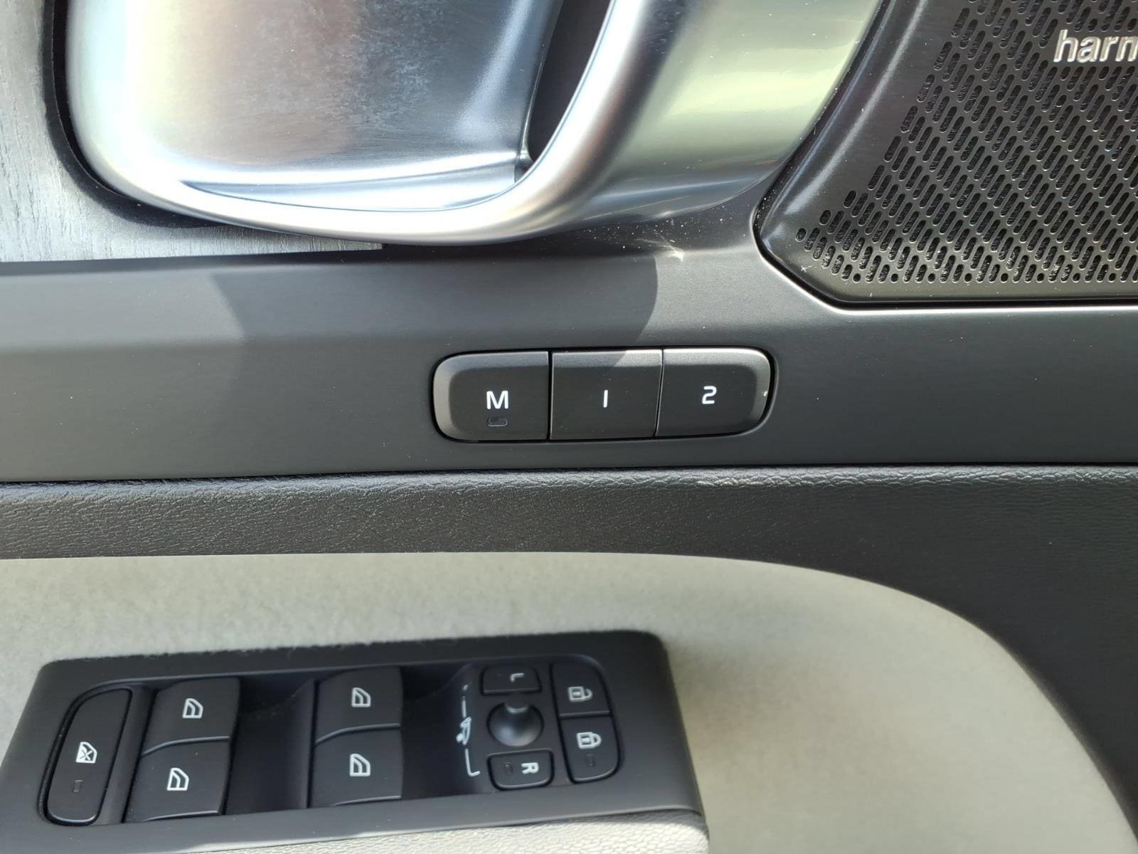 Certified 2023 Volvo XC40 B4 Ultimate FWD image 17