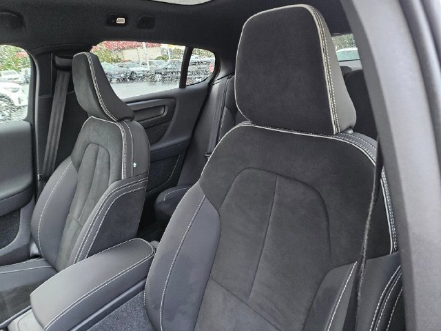 Certified 2023 Volvo C40 P8 Recharge Ultimate w/ Protection Package Premier AWD/4WD image 18