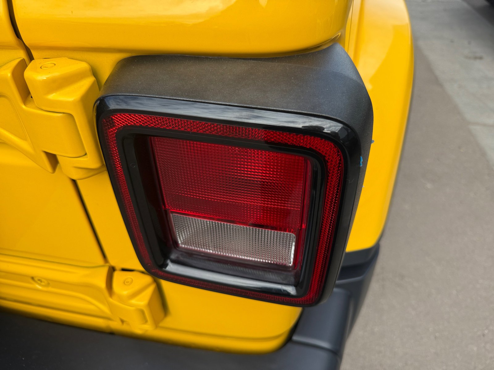 Used 2019 Jeep Wrangler Unlimited Sahara w/ Uconnect 4C Nav & Sound Group image 27