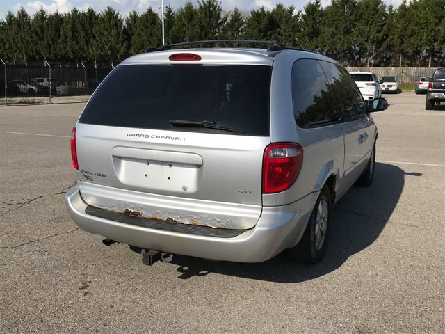 Used 2005 Dodge Grand Caravan SXT w/ Trailer Tow Prep Group FWD image 2