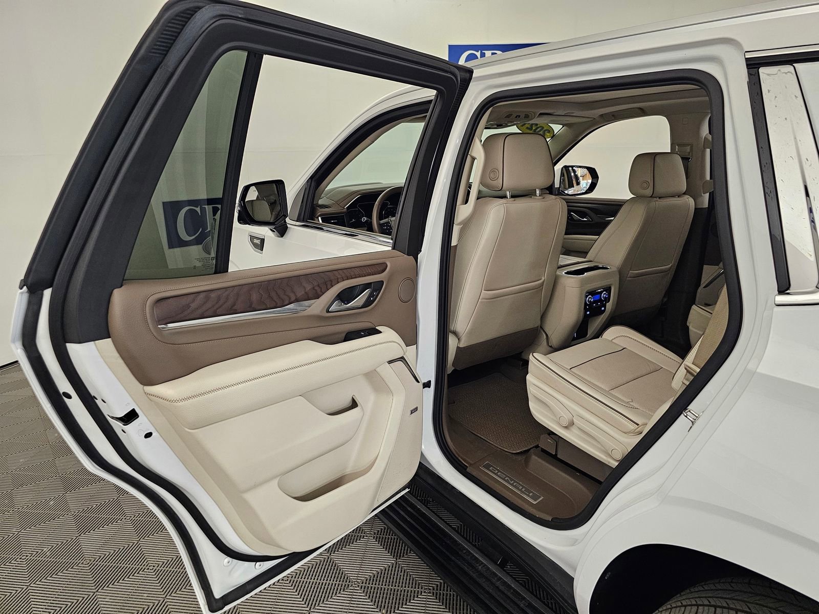 Used 2021 GMC Yukon Denali w/ Denali Premium Package AWD/4WD image 20